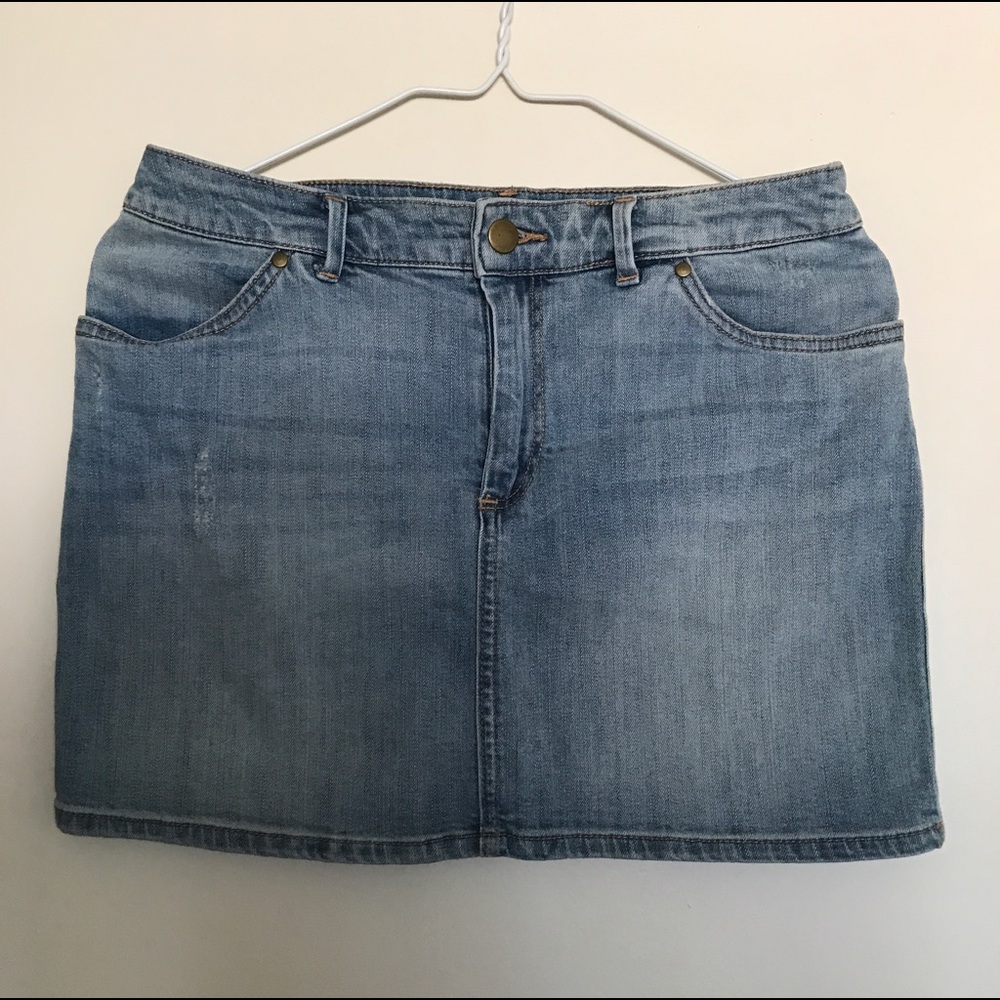 H&M denim mini skirt.