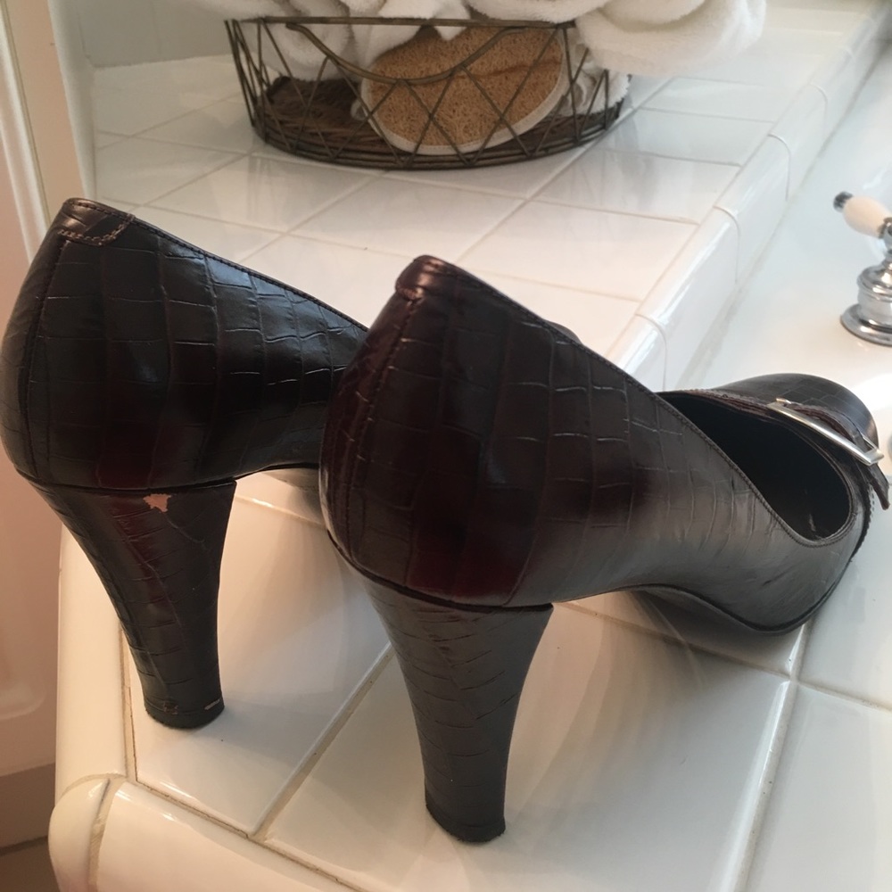 Pumps - Picture 3 of 4