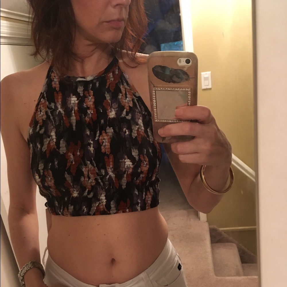 Crop top w tie neck and tie back. Price FIRM!