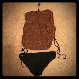 Liz Lange maternity bathing suit size LARGE.