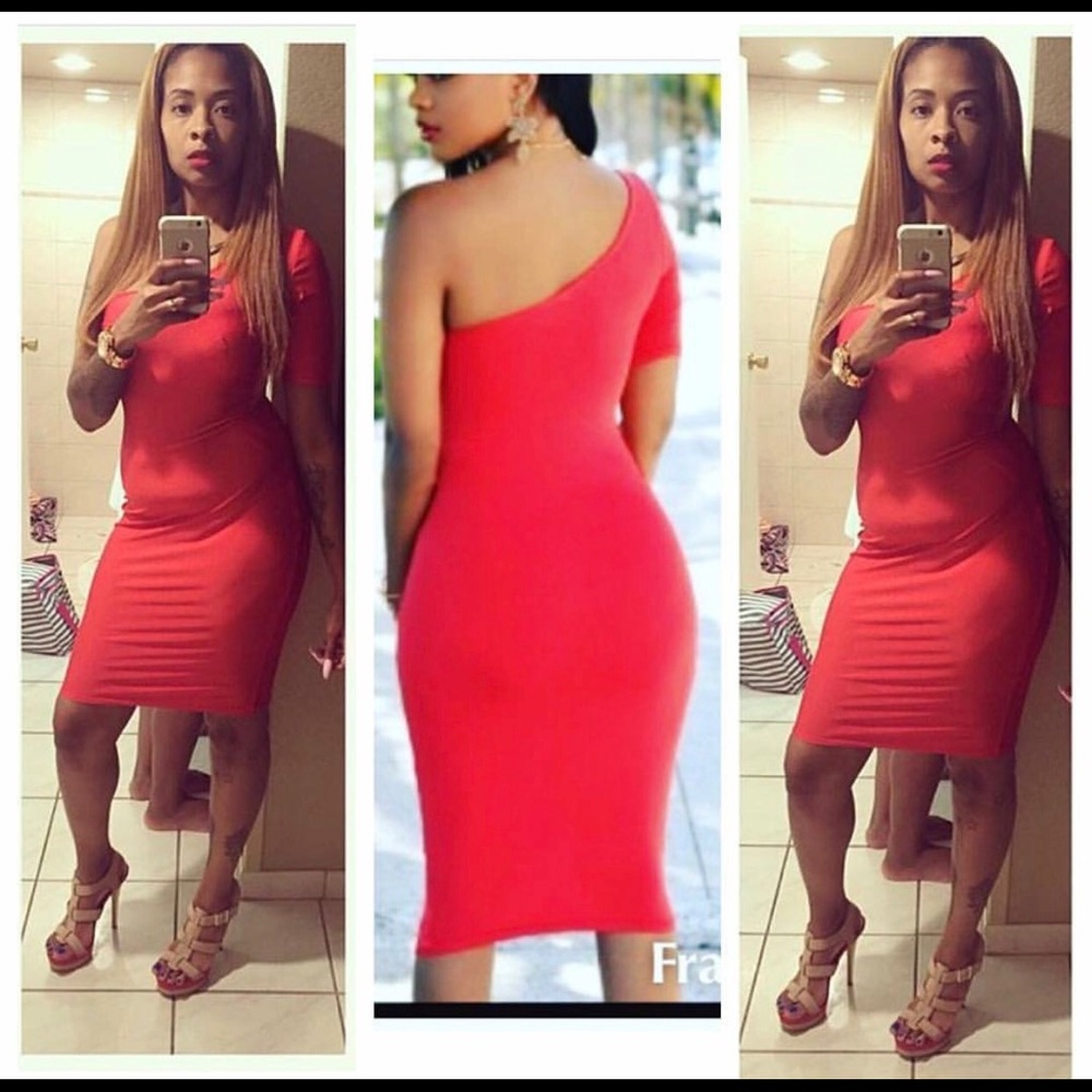 Ladies one shoulder red body on dress