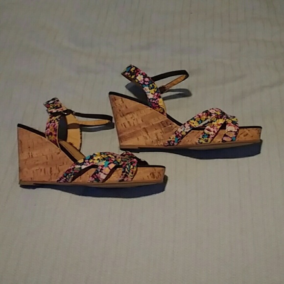 NWOT Olsenboye floral wedge sandal - Picture 1 of 4