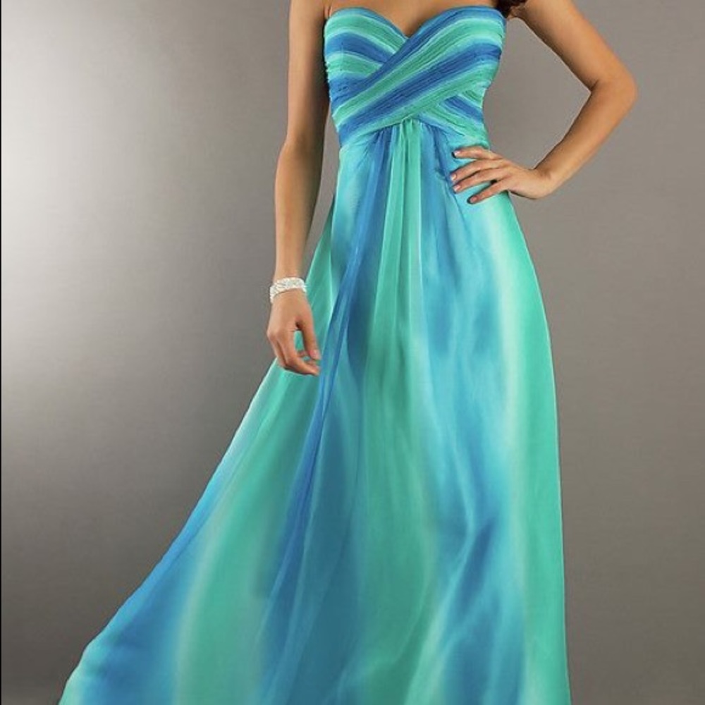La femme formal dress