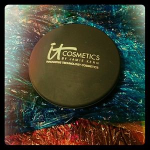 it Cosmetics Celebration Foundation in Rich it Cosmetics Celebration Foundation in Rich