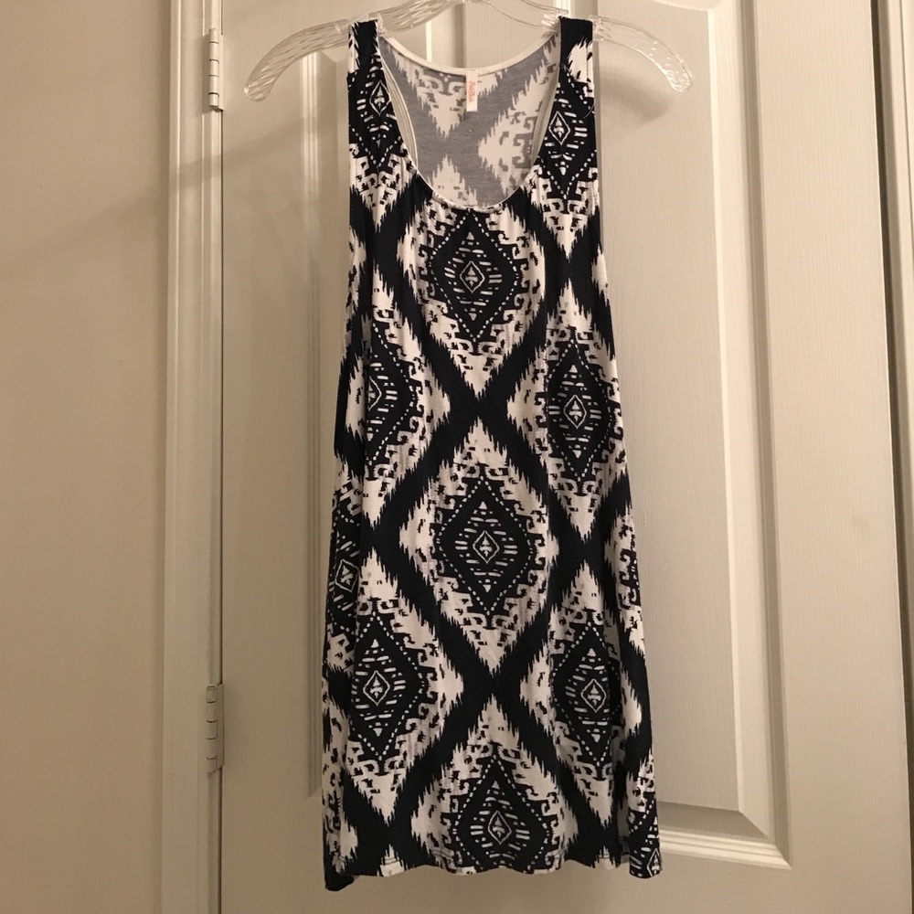 Maternity tank top size LARGE.