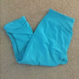 3/4 length sky blue yoga pants/leggings