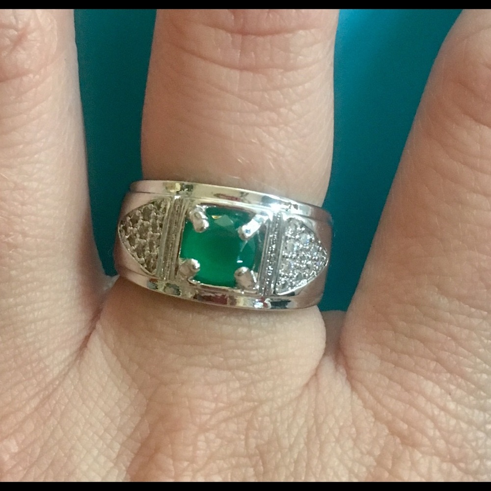 Emerald and white sapphire ring