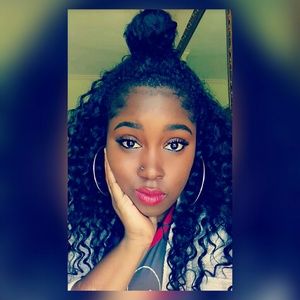 Meet your Posher, Eleshia