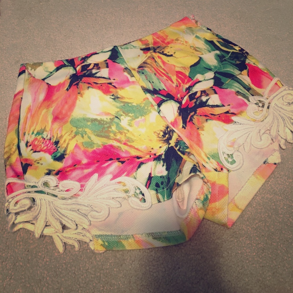 Floral Highwaisted Shorts