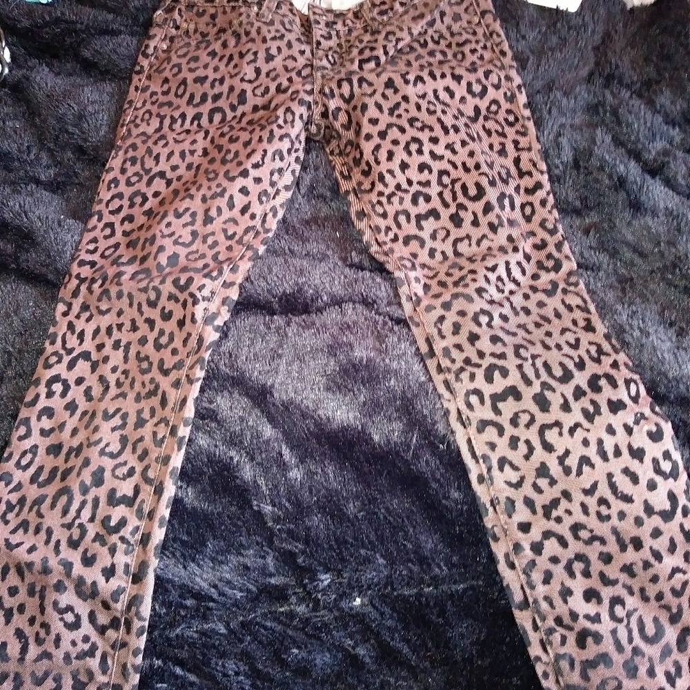Gorgeous and fun 🐯 leopard pants