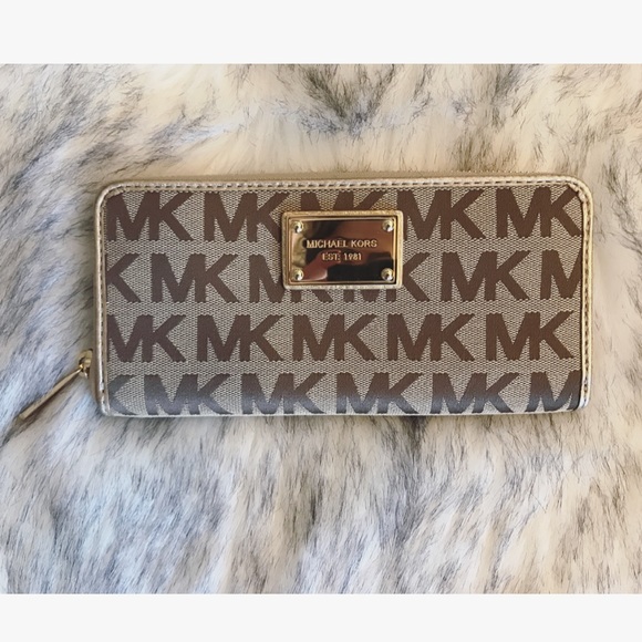 MICHAEL Michael Kors Handbags - 🎀 Michael Kors wallet 🎀