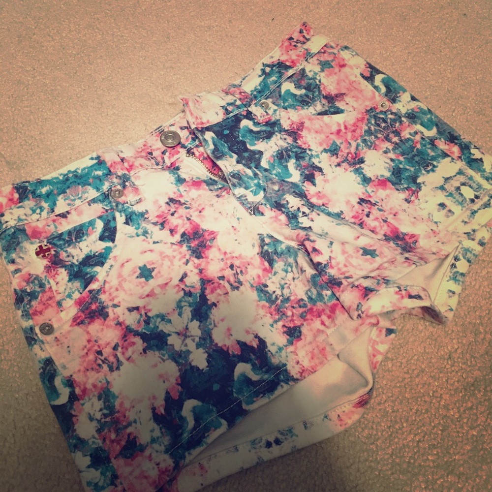 Floral short shorts
