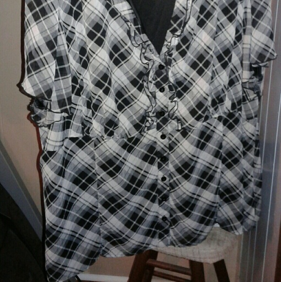 Black and white dress shirt - Picture 3 of 4