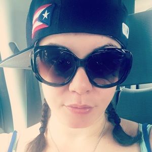 Meet your Posher, Elvira