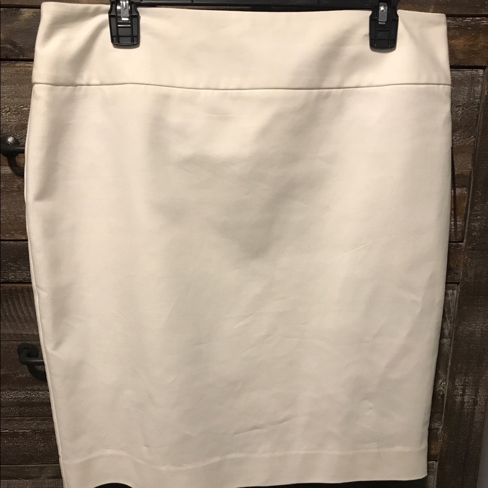 Elegant white Pencil Skirt😍