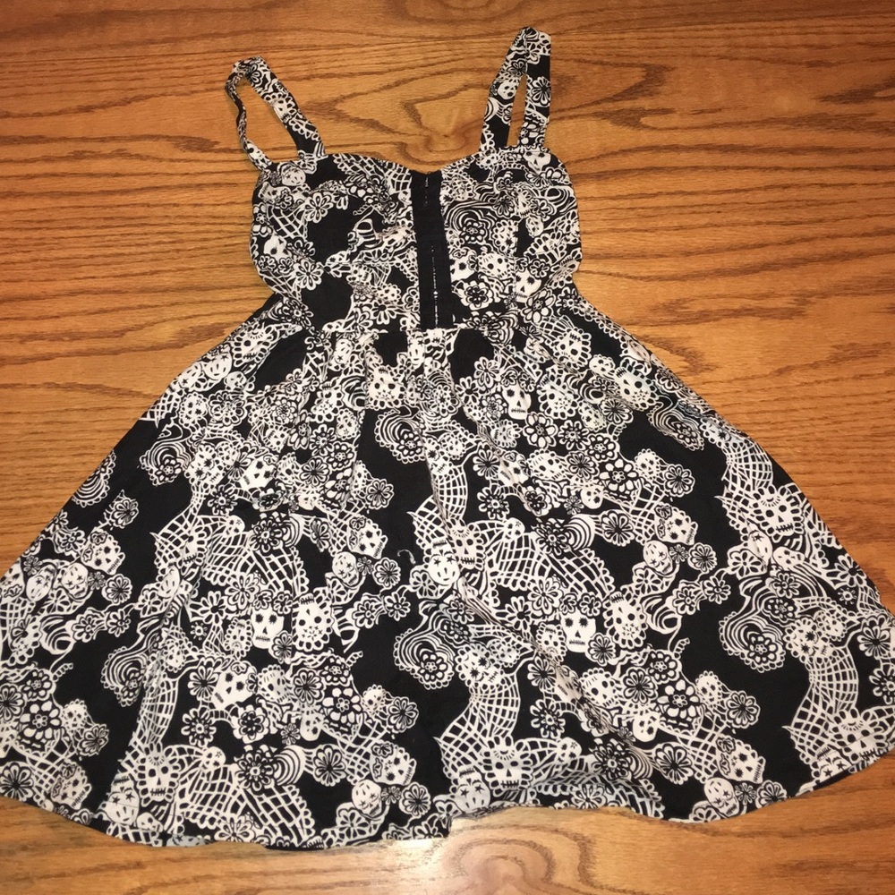 Royal bones drew from hot topic