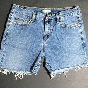 Levi's cutoffs 8