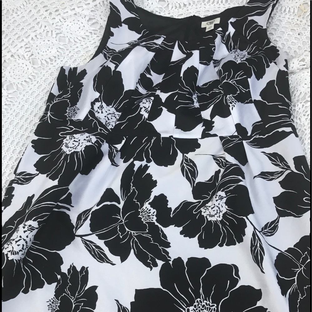 Black & white graphic floral 22W sleeveless dress
