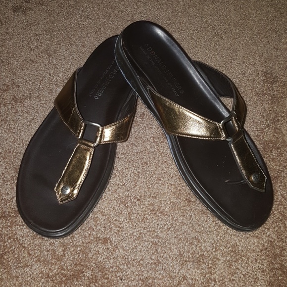 Donald J. Pliner Thong Sandals - Picture 6 of 6