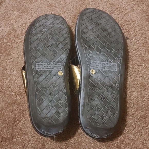 Donald J. Pliner Thong Sandals - Picture 4 of 6