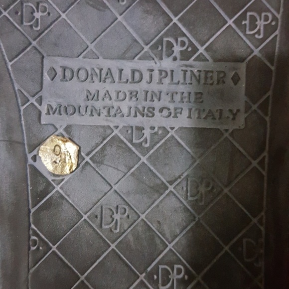 Donald J. Pliner Thong Sandals - Picture 2 of 6