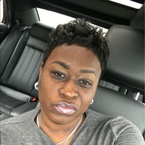 Meet your Posher, Sharon