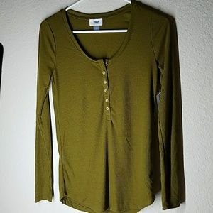 New with tag Old Navy long sleeve shirt.