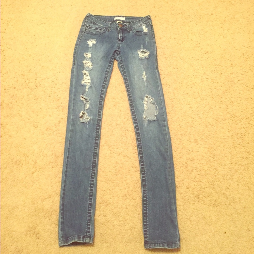 Distressed skinny jeans