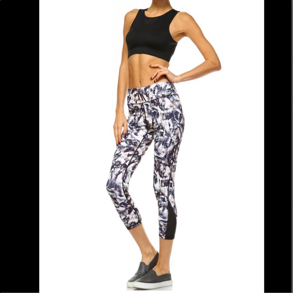 MONO B -  Abstract printed workout leggings