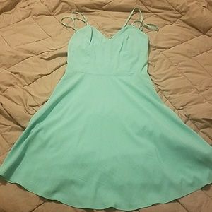 Adorable dress! Awesome turquoise color