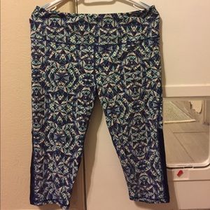 Victoria's Secret Sport crop leggings size L
