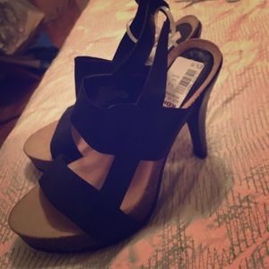 Vera Wang Heeled Sandals
