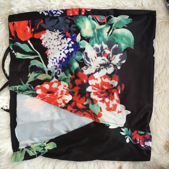 "Vanessa" || Black Floral Bodycon Split Dress 🌸 - Picture 5 of 6