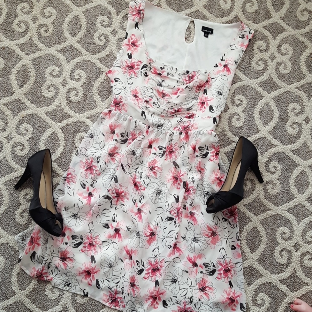 *1 hour sale* floral TORRID dress