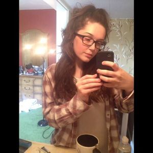 Meet your Posher, Flora