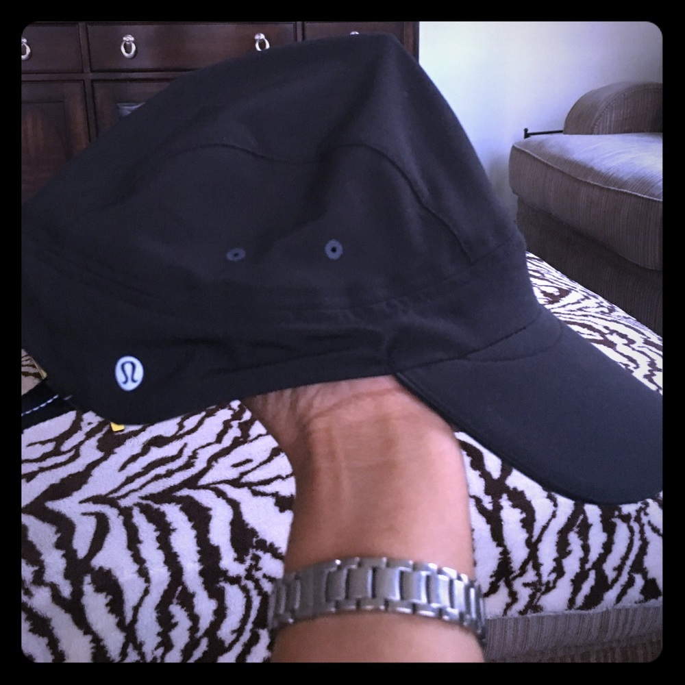 Lululemon cap.