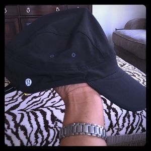 Lululemon cap.