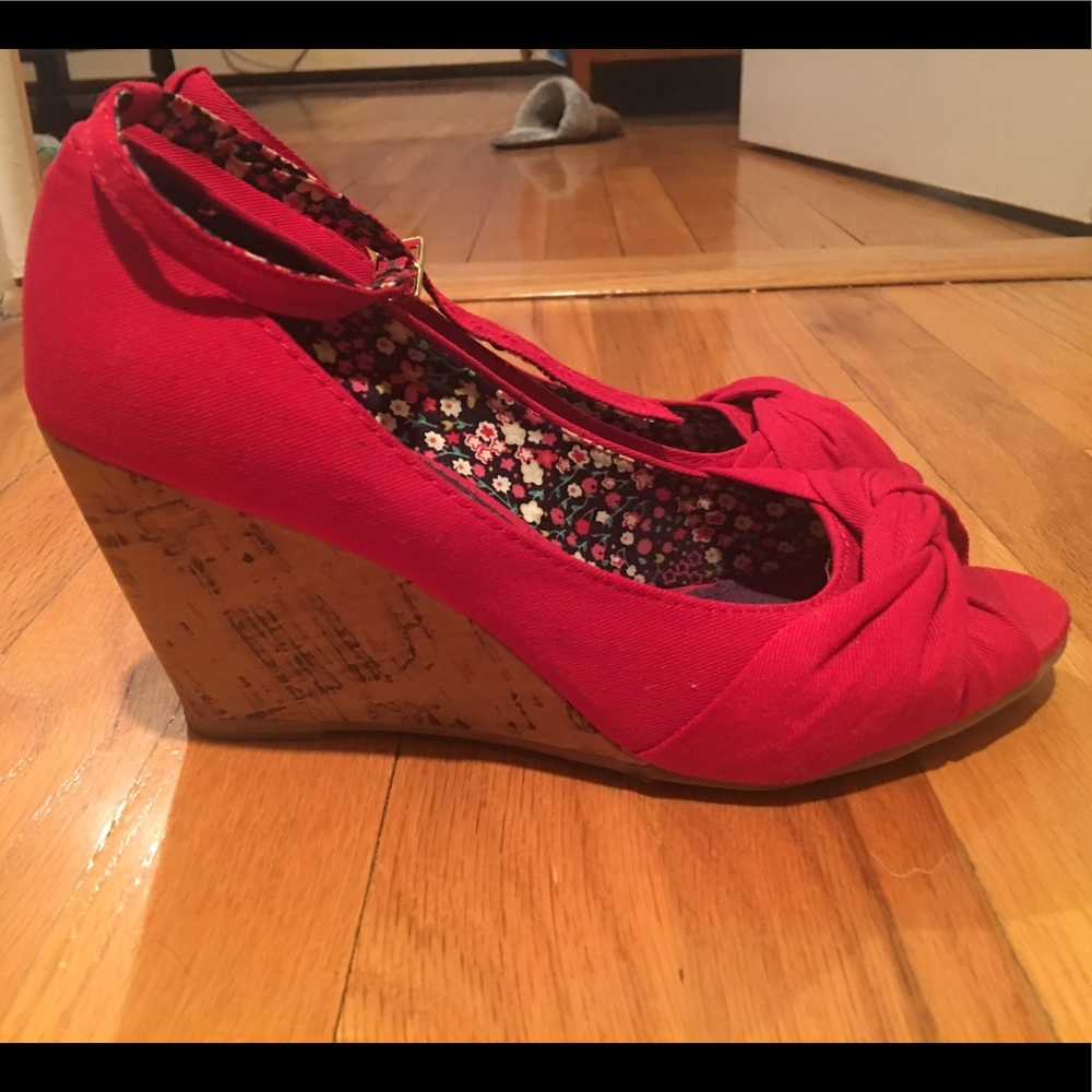 Rampage Red Wedges