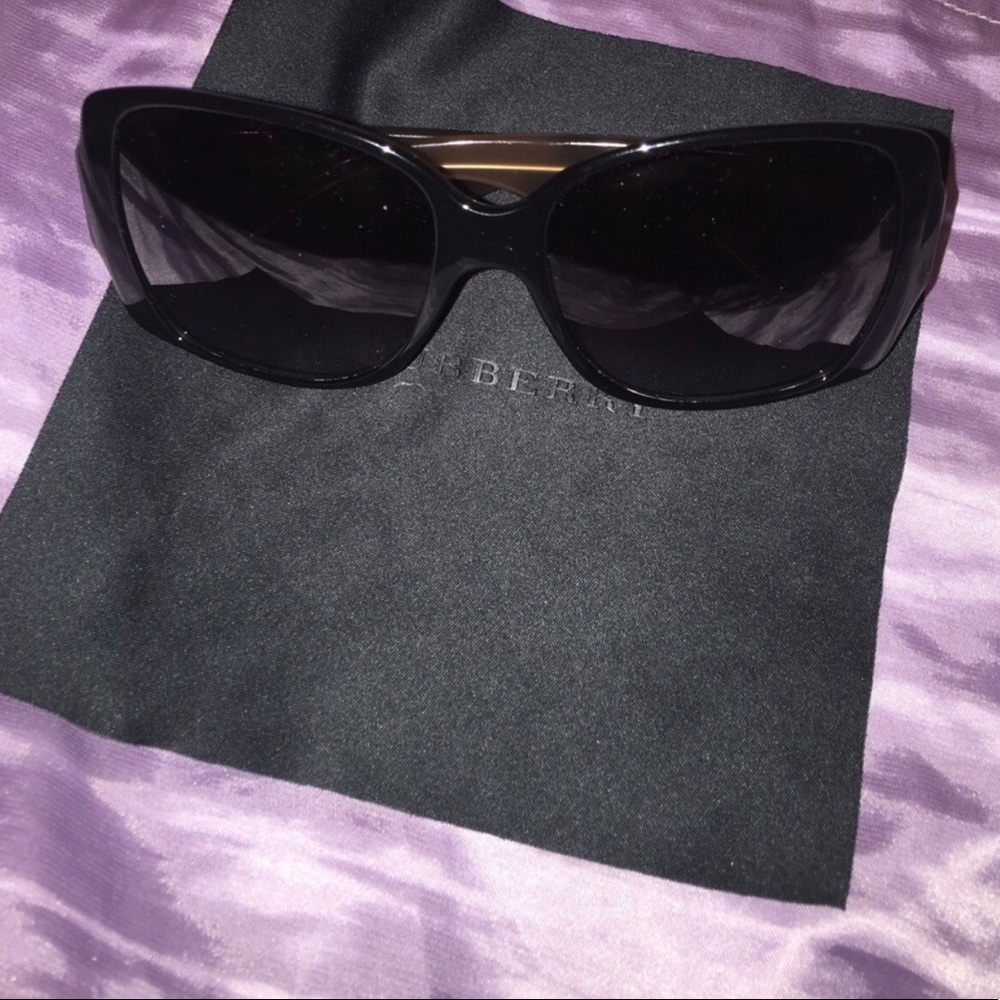 BURBERRY SUNGLASSES 😎 🕶☀️