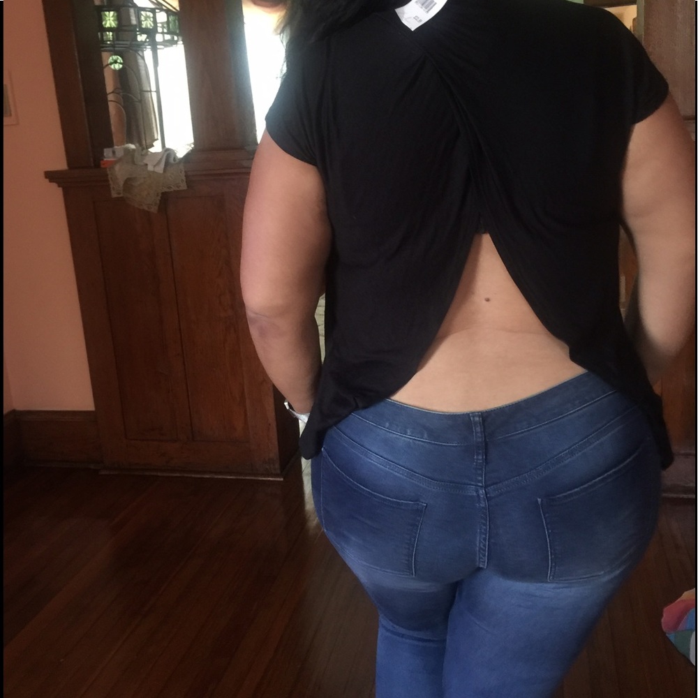 Cute top - Picture 2 of 3
