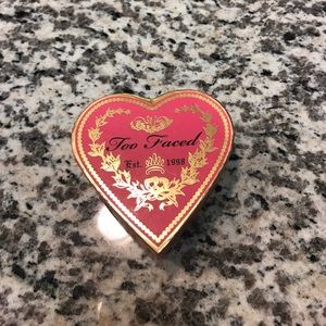 Too Faced Sweethearts blush Something About Berry
