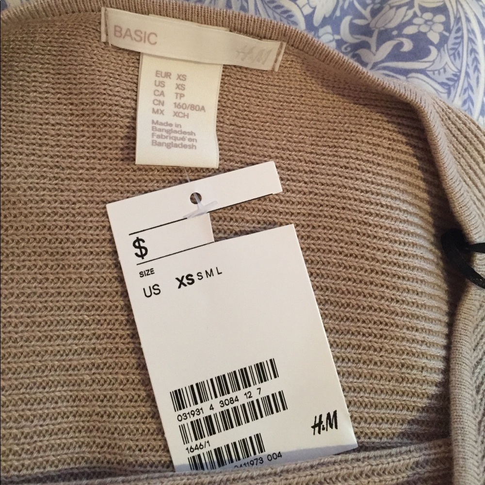 H&M sweater - Picture 2 of 3