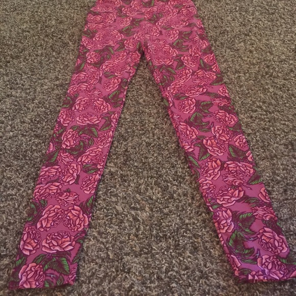 BNWOT OS Lularoe Beauty Rose Leggings - Picture 1 of 3