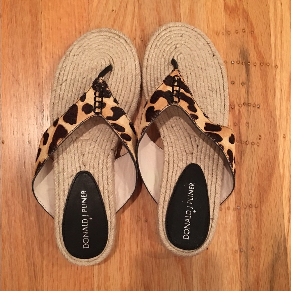 Donald J Pliner Flip Flops