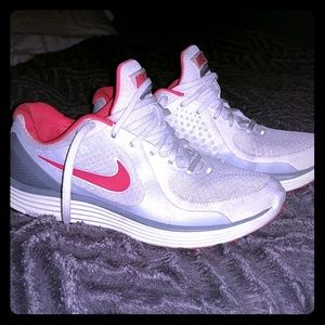 Nike Womans LunarLite  Running Shoes