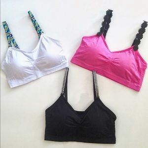 Seamless bras with interchangeable straps