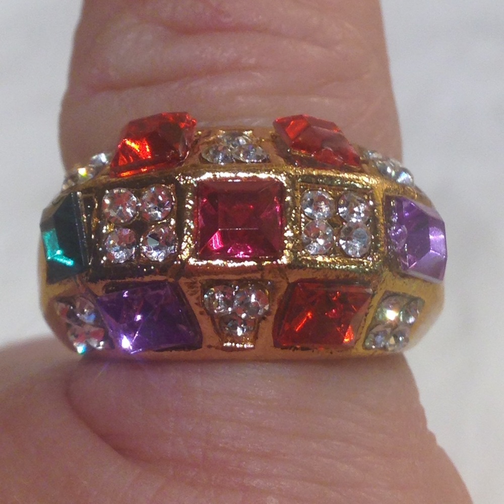 🌷🌷New! Rhinestone Crystal accented fashion Ring