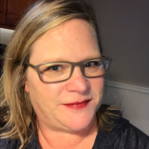Meet your Posher, Lisa - Picture 1 of 1