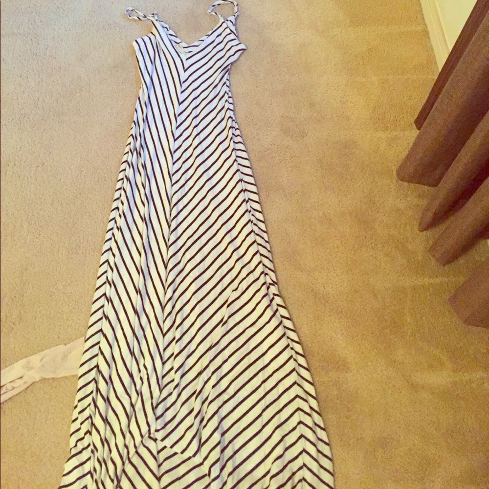 Stretchy striped black and white maxi