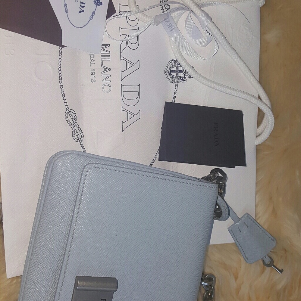 Prada - Picture 4 of 8